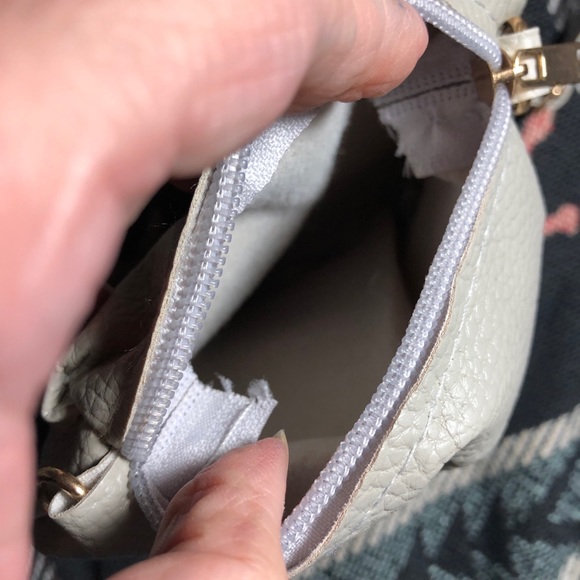 4 piece handbag, crossbody, wristlet & card holder - Picture 9 of 10